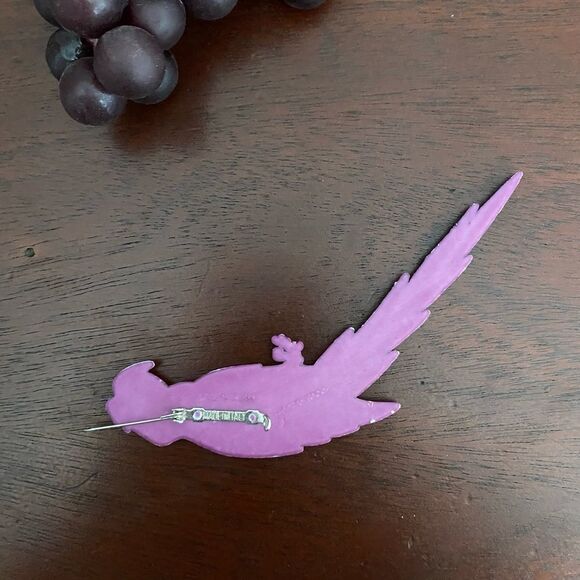 Italian Pink Parrot Brooch – Vintage Glamour with Gemstone Eye - Picture 3 of 6